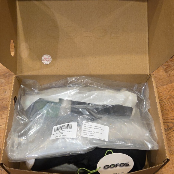 OOFOS - Picture 14 of 15